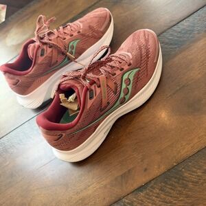 Saucony Guide 16 Shoes Womens Size 11 Pink Running Cushioned Sneakers S10810-25